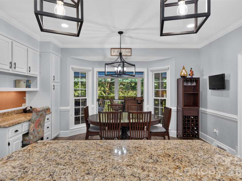 1231 Manicott Drive, Matthews, NC 28105.  MLS# CAR4394782, YatesRealty ID 36197. 