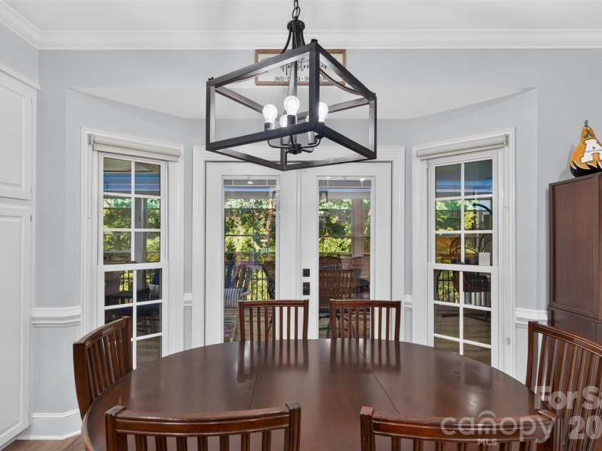 1231 Manicott Drive, Matthews, NC 28105.  MLS# CAR4394782, YatesRealty ID 36197. 