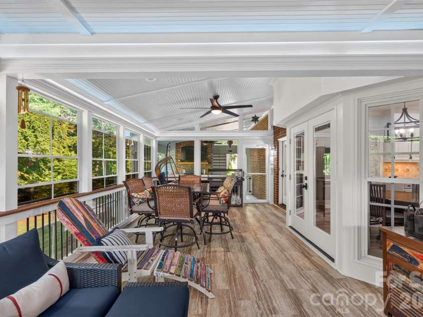 1231 Manicott Drive, Matthews, NC 28105.  MLS# CAR4394782, YatesRealty ID 36197. 