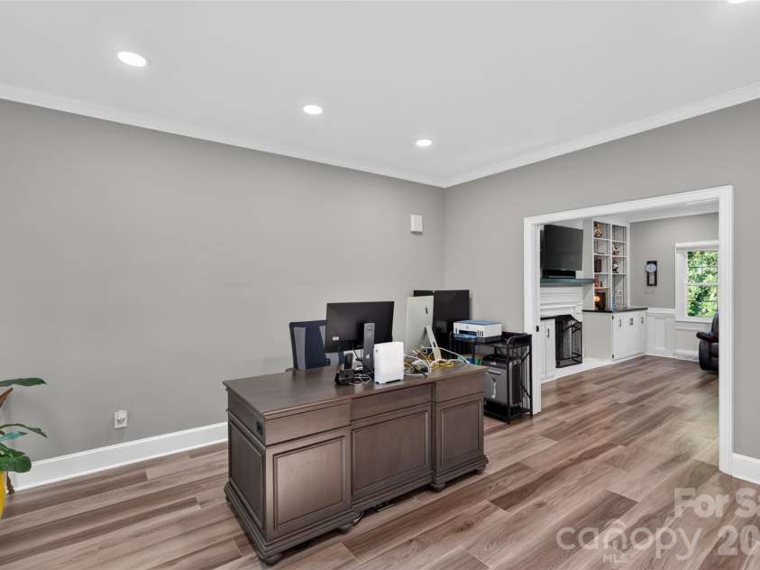 1231 Manicott Drive, Matthews, NC 28105.  MLS# CAR4394782, YatesRealty ID 36197. 