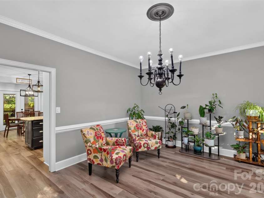 1231 Manicott Drive, Matthews, NC 28105.  MLS# CAR4394782, YatesRealty ID 36197. 