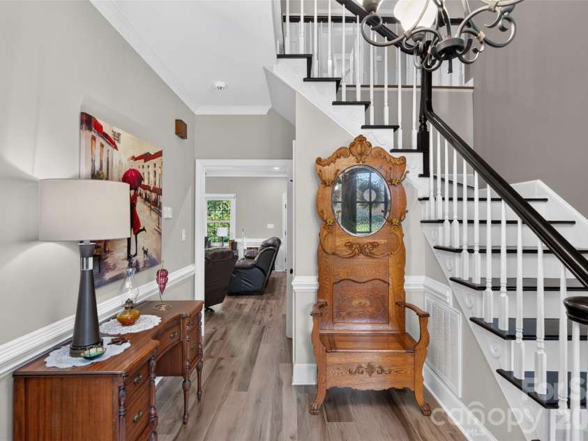1231 Manicott Drive, Matthews, NC 28105.  MLS# CAR4394782, YatesRealty ID 36197. 