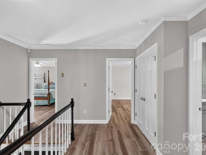 1231 Manicott Drive, Matthews, NC 28105.  MLS# CAR4394782, YatesRealty ID 36197. 