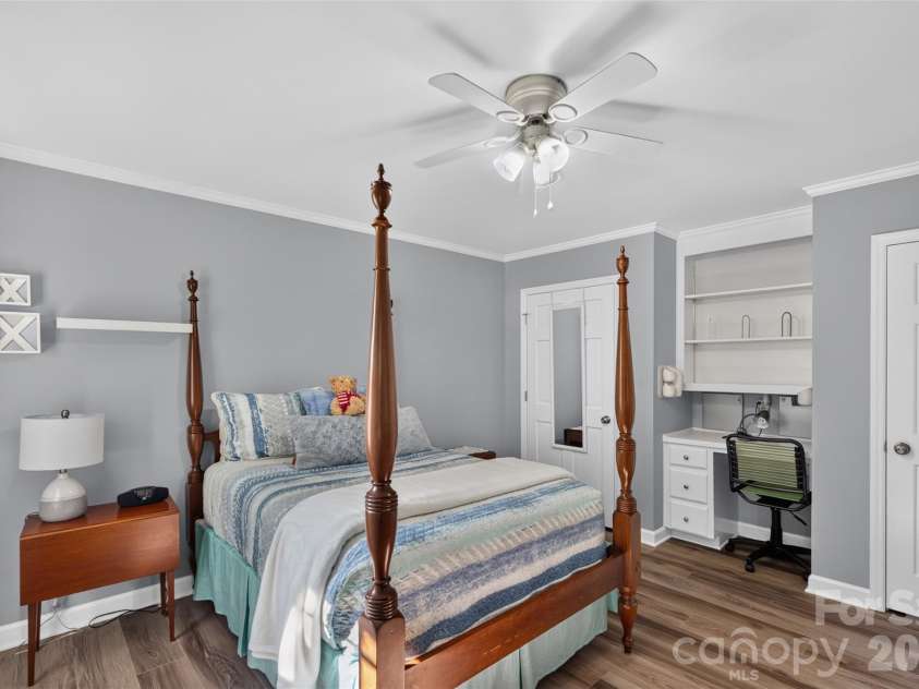 1231 Manicott Drive, Matthews, NC 28105.  MLS# CAR4394782, YatesRealty ID 36197. 