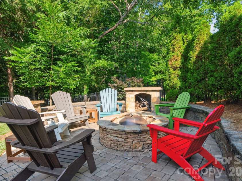 1231 Manicott Drive, Matthews, NC 28105.  MLS# CAR4394782, YatesRealty ID 36197. 