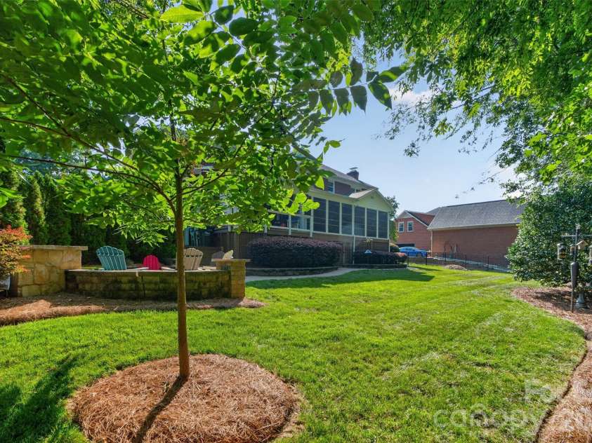 1231 Manicott Drive, Matthews, NC 28105.  MLS# CAR4394782, YatesRealty ID 36197. 