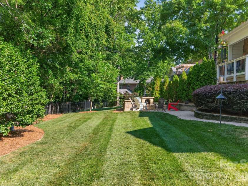 1231 Manicott Drive, Matthews, NC 28105.  MLS# CAR4394782, YatesRealty ID 36197. 