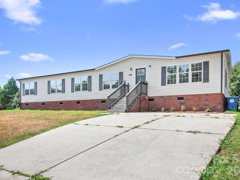 1509 Keystone Drive, Salisbury, NC 28147.  MLS# CAR4402351, YatesRealty ID 36198. 