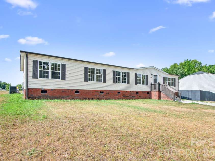 1509 Keystone Drive, Salisbury, NC 28147.  MLS# CAR4402351, YatesRealty ID 36198. 