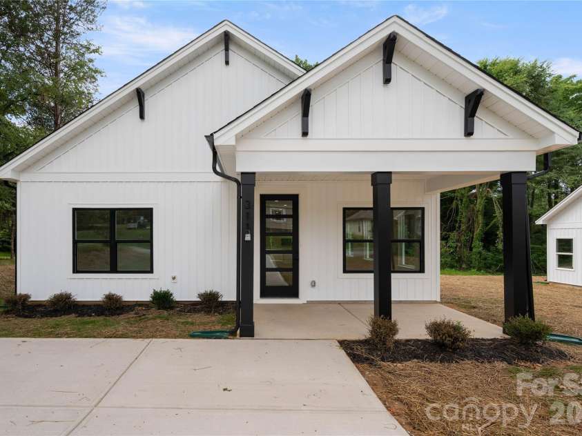 311 Chestnut Street, Stanley, NC 28164.  MLS# CAR4398444, YatesRealty ID 36199. 