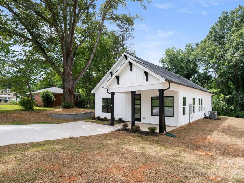 311 Chestnut Street, Stanley, NC 28164.  MLS# CAR4398444, YatesRealty ID 36199. 