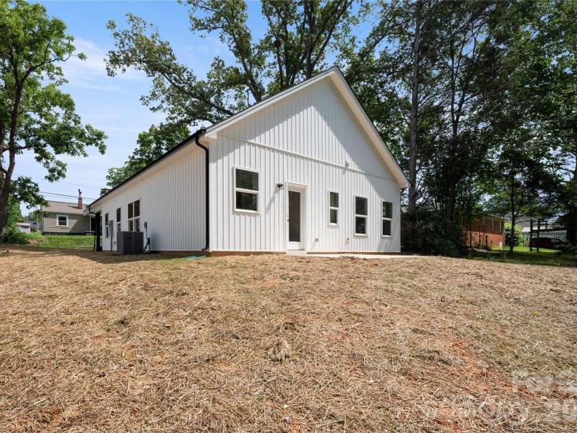 311 Chestnut Street, Stanley, NC 28164.  MLS# CAR4398444, YatesRealty ID 36199. 