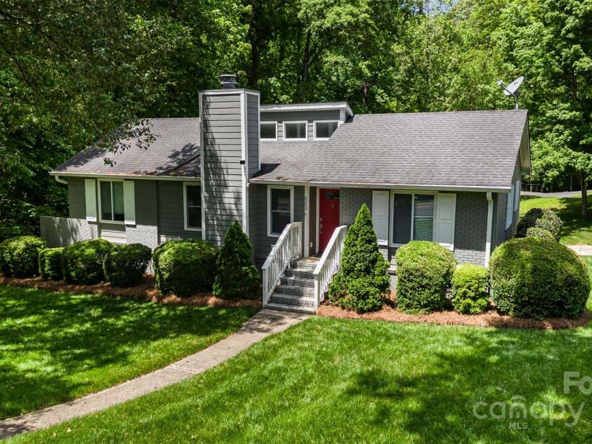 6200 Old Providence Road, Charlotte, NC 28226.  MLS# CAR4136069, YatesRealty ID 362. 