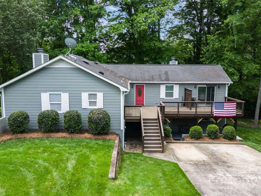 6200 Old Providence Road, Charlotte, NC 28226.  MLS# CAR4136069, YatesRealty ID 362. 