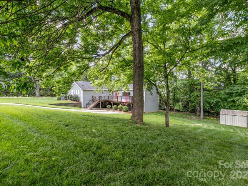 6200 Old Providence Road, Charlotte, NC 28226.  MLS# CAR4136069, YatesRealty ID 362. 