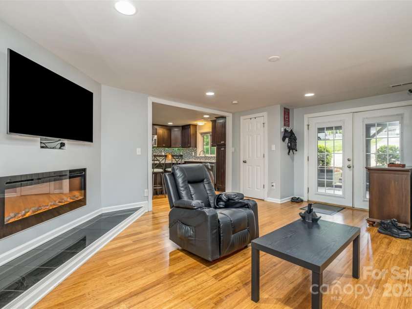 6200 Old Providence Road, Charlotte, NC 28226.  MLS# CAR4136069, YatesRealty ID 362. 