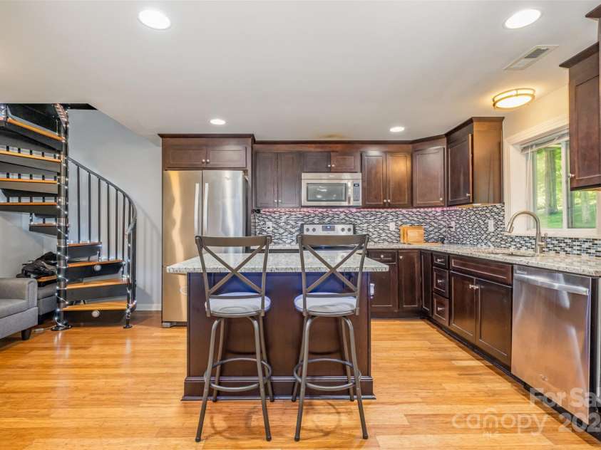 6200 Old Providence Road, Charlotte, NC 28226.  MLS# CAR4136069, YatesRealty ID 362. 