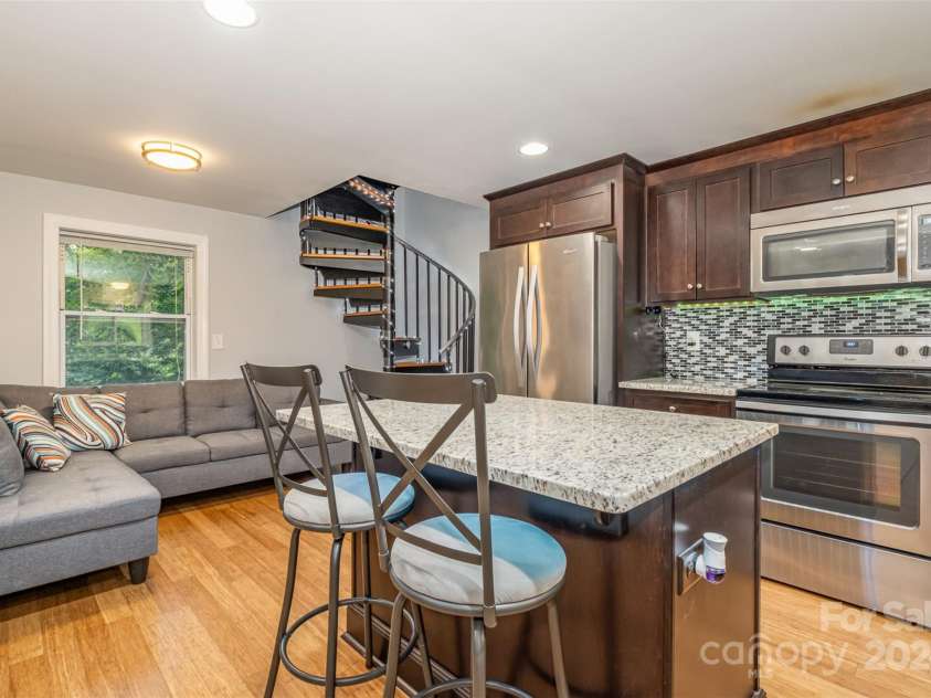 6200 Old Providence Road, Charlotte, NC 28226.  MLS# CAR4136069, YatesRealty ID 362. 