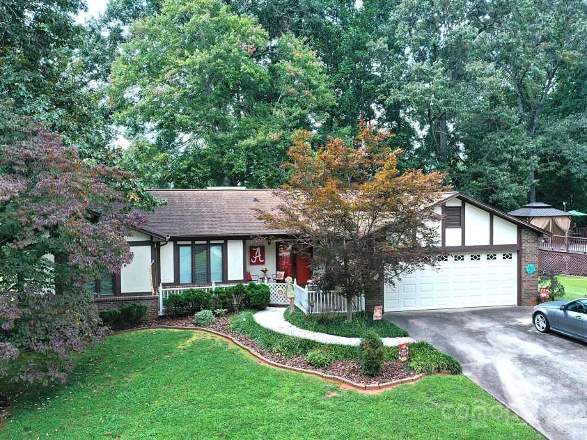 112 Royal Oak Court, Lenoir, NC 28645.  MLS# CAR4302969, YatesRealty ID 3620. 