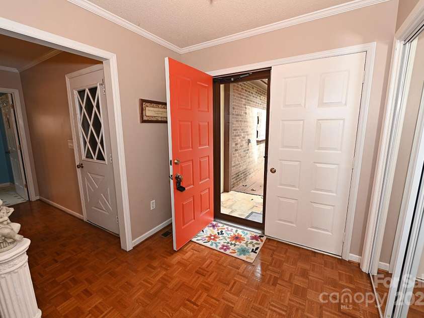 112 Royal Oak Court, Lenoir, NC 28645.  MLS# CAR4302969, YatesRealty ID 3620. 