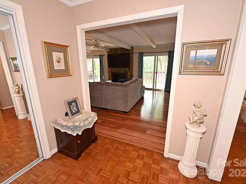 112 Royal Oak Court, Lenoir, NC 28645.  MLS# CAR4302969, YatesRealty ID 3620. 