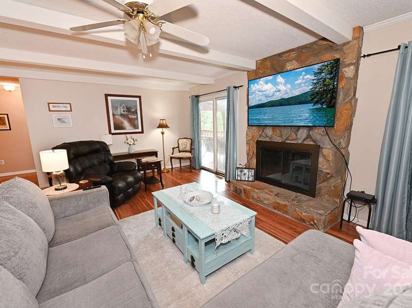 112 Royal Oak Court, Lenoir, NC 28645.  MLS# CAR4302969, YatesRealty ID 3620. 
