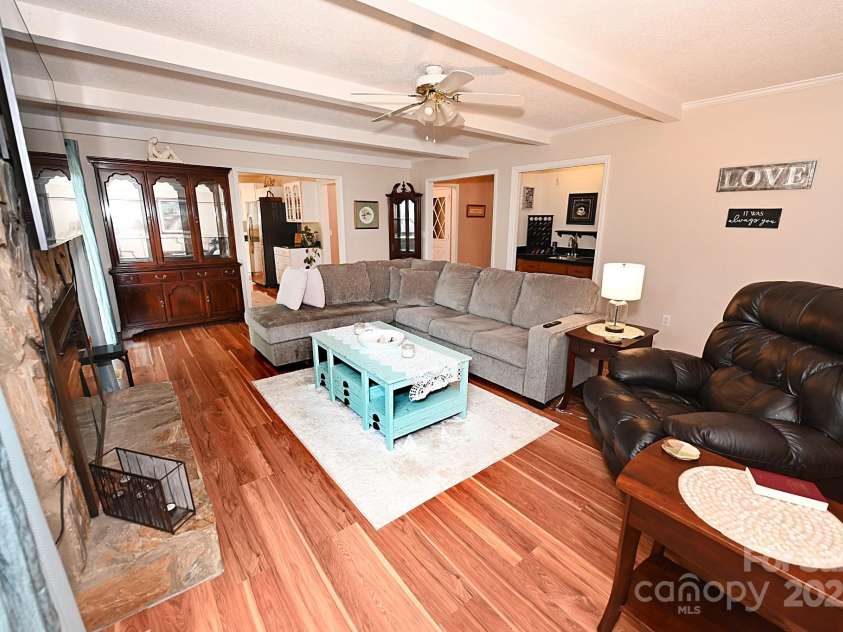 112 Royal Oak Court, Lenoir, NC 28645.  MLS# CAR4302969, YatesRealty ID 3620. 