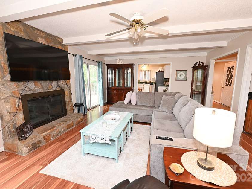 112 Royal Oak Court, Lenoir, NC 28645.  MLS# CAR4302969, YatesRealty ID 3620. 