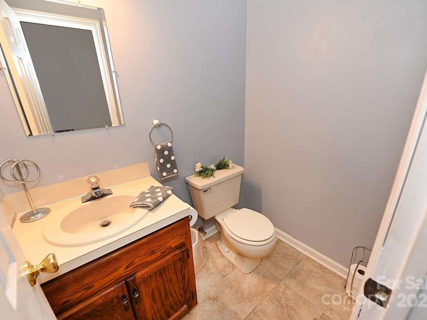 112 Royal Oak Court, Lenoir, NC 28645.  MLS# CAR4302969, YatesRealty ID 3620. 
