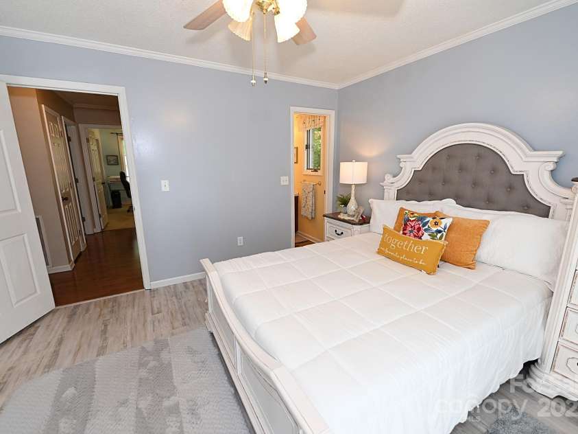 112 Royal Oak Court, Lenoir, NC 28645.  MLS# CAR4302969, YatesRealty ID 3620. 