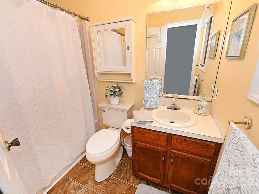 112 Royal Oak Court, Lenoir, NC 28645.  MLS# CAR4302969, YatesRealty ID 3620. 