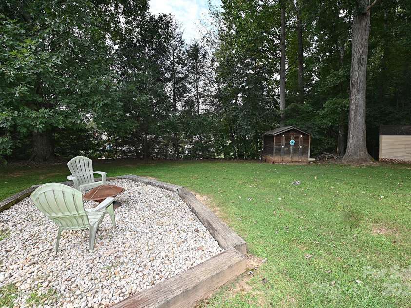 112 Royal Oak Court, Lenoir, NC 28645.  MLS# CAR4302969, YatesRealty ID 3620. 