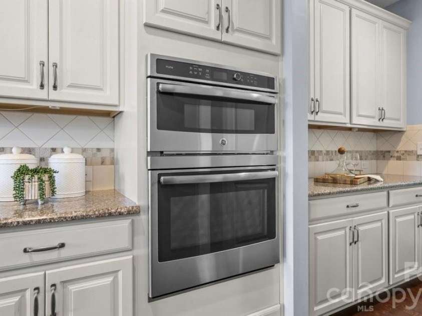 11926 Grey Partridge Drive, Charlotte, NC 28278.  MLS# CAR4381205, YatesRealty ID 36204. 