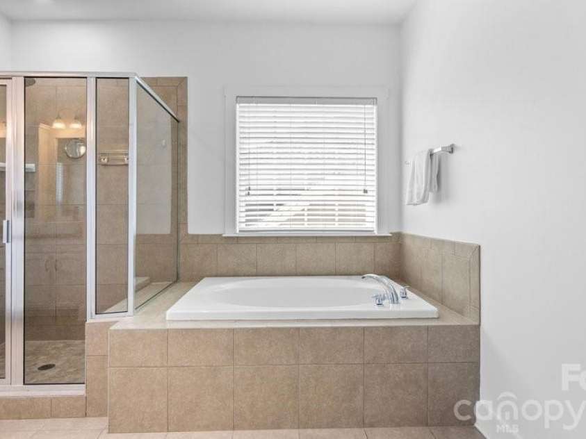 11926 Grey Partridge Drive, Charlotte, NC 28278.  MLS# CAR4381205, YatesRealty ID 36204. 