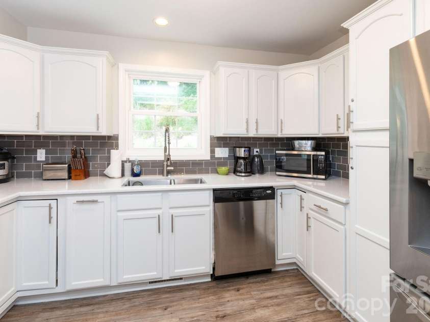 215 Butternut Lane, Leicester, NC 28748.  MLS# CAR4382382, YatesRealty ID 36205. Kitchen