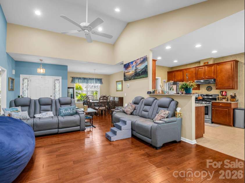 74 Foxtail Court, Hendersonville, NC 28792.  MLS# CAR4388873, YatesRealty ID 36207. 
