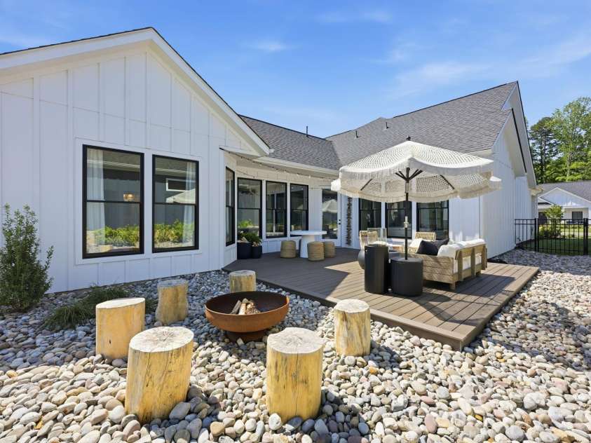 127 Lake Cove Way, Mooresville, NC 28115.  MLS# CAR4389963, YatesRealty ID 36208. Resort style living on Lake Davidson