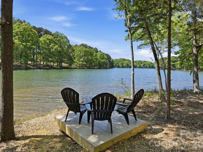 127 Lake Cove Way, Mooresville, NC 28115.  MLS# CAR4389963, YatesRealty ID 36208. The Courtyards at Lake Davidson lake access