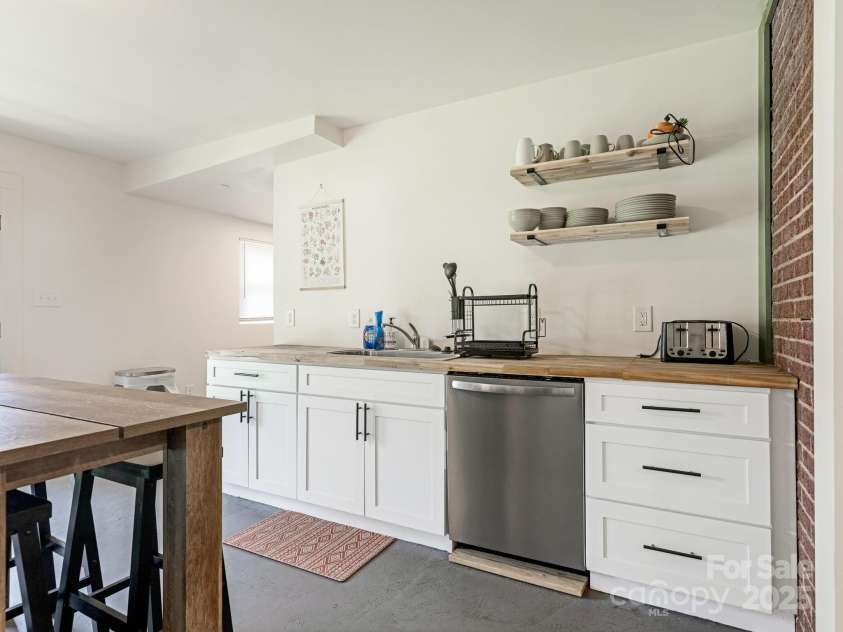 1102 Lane Street, Kannapolis, NC 28083.  MLS# CAR4275182, YatesRealty ID 3621. 