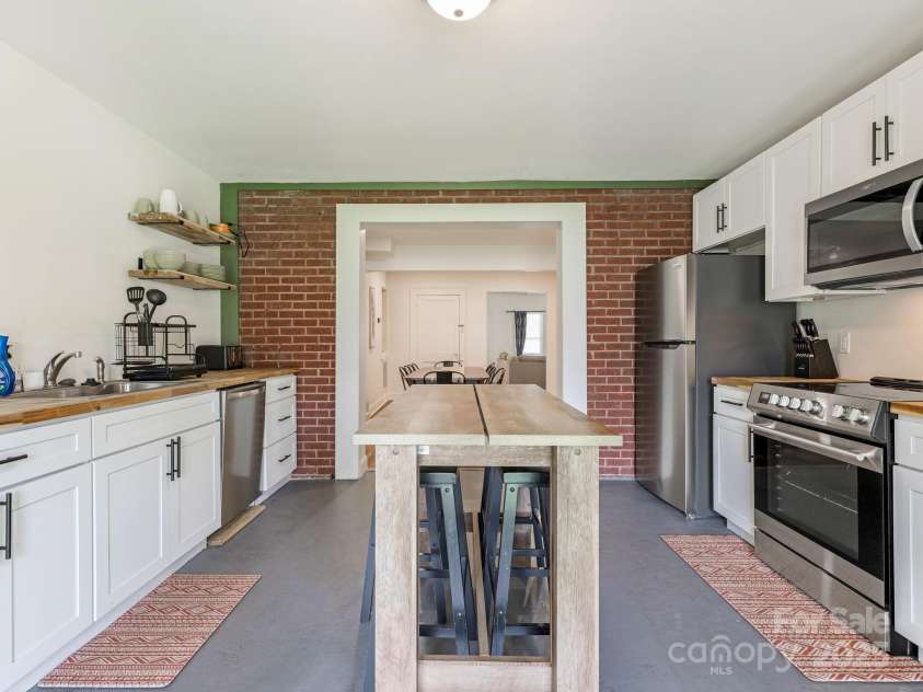 1102 Lane Street, Kannapolis, NC 28083.  MLS# CAR4275182, YatesRealty ID 3621. 