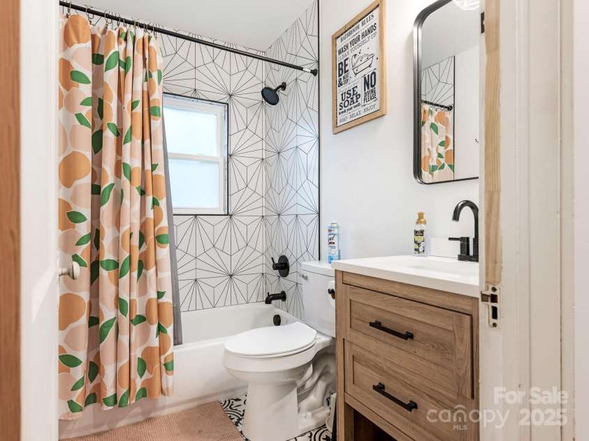 1102 Lane Street, Kannapolis, NC 28083.  MLS# CAR4275182, YatesRealty ID 3621. 