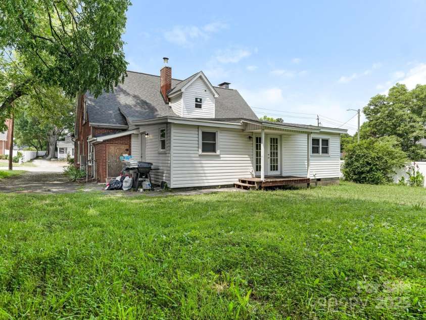 1102 Lane Street, Kannapolis, NC 28083.  MLS# CAR4275182, YatesRealty ID 3621. 