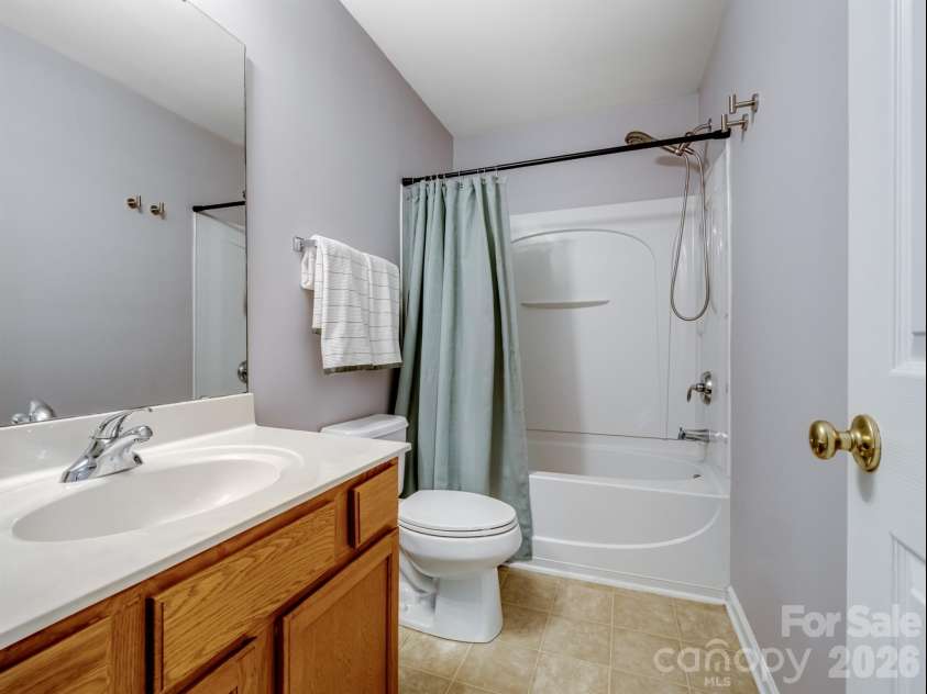 3414 Broadwick Street, Charlotte, NC 28213.  MLS# CAR4346812, YatesRealty ID 3621. Primary Ensuite Bathroom