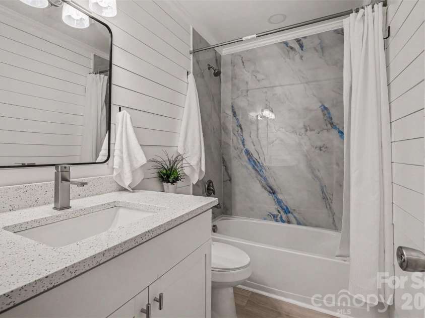105 Mcgee Street, Fort Mill, SC 29715.  MLS# CAR4393320, YatesRealty ID 36210. Secondary bathroom