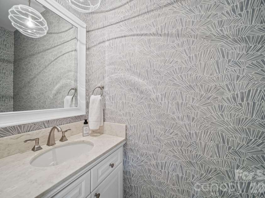 17712 Preston Lake Drive, Cornelius, NC 28031.  MLS# CAR4390824, YatesRealty ID 36211. Half Bath - Main Level