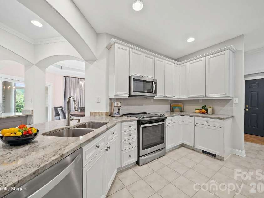 17712 Preston Lake Drive, Cornelius, NC 28031.  MLS# CAR4390824, YatesRealty ID 36211. Kitchen