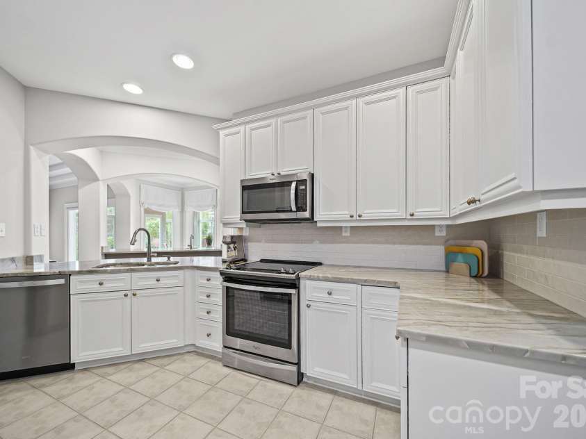 17712 Preston Lake Drive, Cornelius, NC 28031.  MLS# CAR4390824, YatesRealty ID 36211. Kitchen