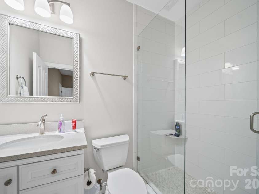17712 Preston Lake Drive, Cornelius, NC 28031.  MLS# CAR4390824, YatesRealty ID 36211. Main Level Full Bath