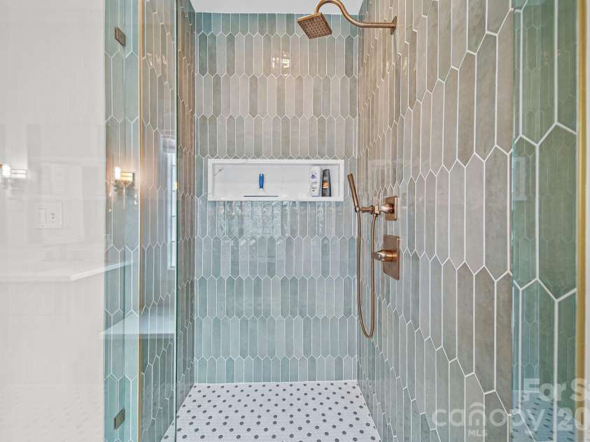 17712 Preston Lake Drive, Cornelius, NC 28031.  MLS# CAR4390824, YatesRealty ID 36211. Primary Bathroom - Main Level