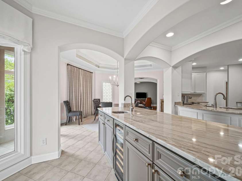 17712 Preston Lake Drive, Cornelius, NC 28031.  MLS# CAR4390824, YatesRealty ID 36211. Wet Bar